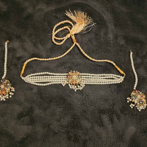 Elegant Pearl and Gold Jewelry Set. The earrings are with Sahara . - Picture 12 of 12